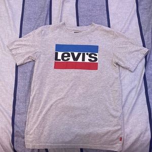 Levi’s t-shirt